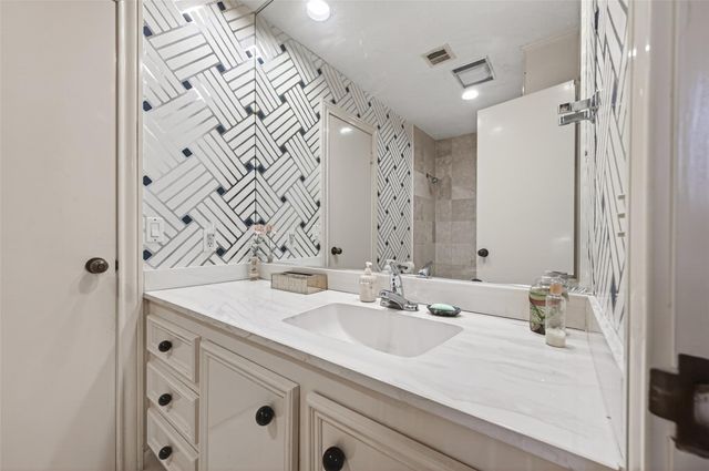 8103 Lake Edge Court, Houston, TX 77071