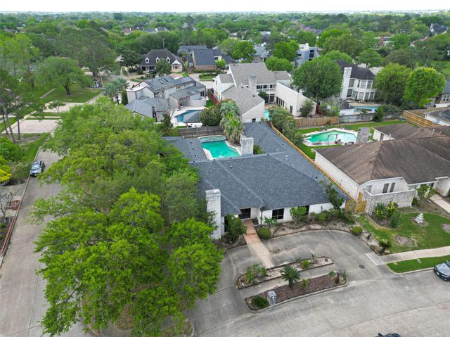 8103 Lake Edge Court, Houston, TX 77071