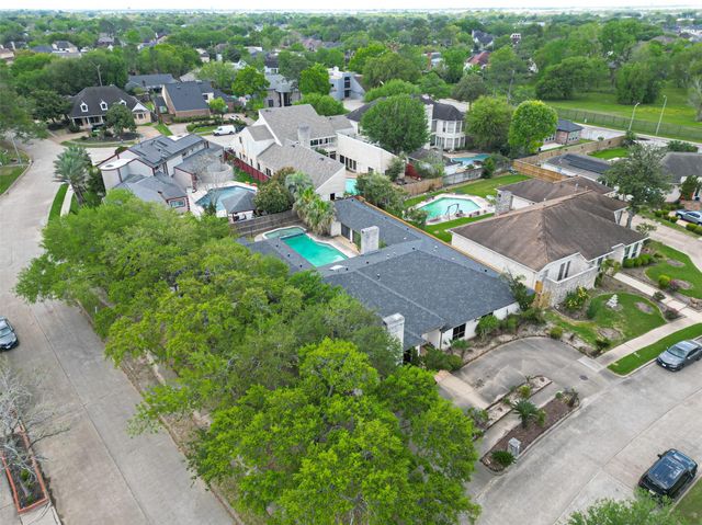 8103 Lake Edge Court, Houston, TX 77071