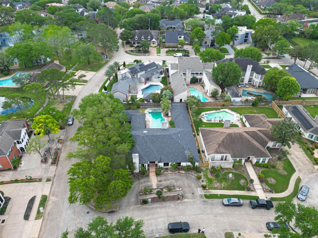 8103 Lake Edge Court, Houston, TX 77071