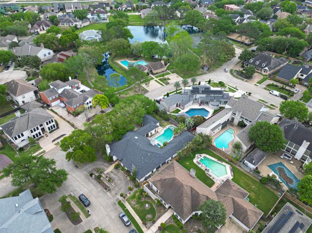 8103 Lake Edge Court, Houston, TX 77071