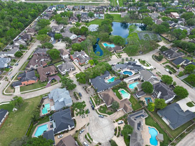 8103 Lake Edge Court, Houston, TX 77071