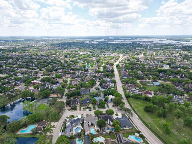 8103 Lake Edge Court, Houston, TX 77071