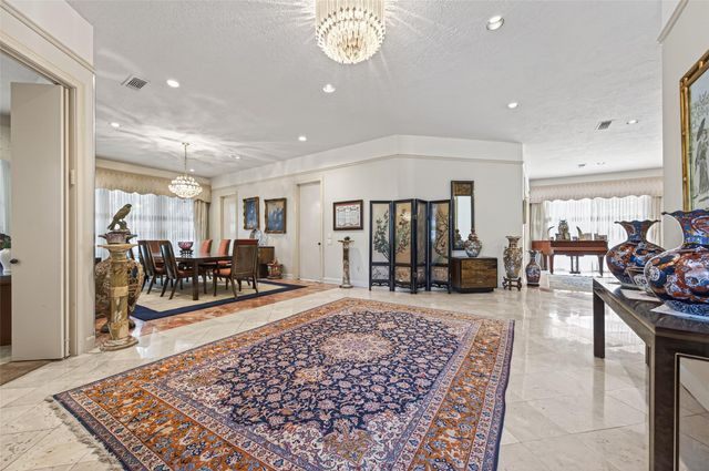 8103 Lake Edge Court, Houston, TX 77071