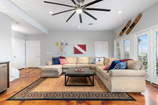 59406 E 288 Place, Grove, OK 74344