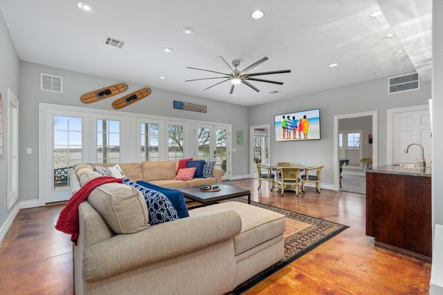 59406 E 288 Place, Grove, OK 74344