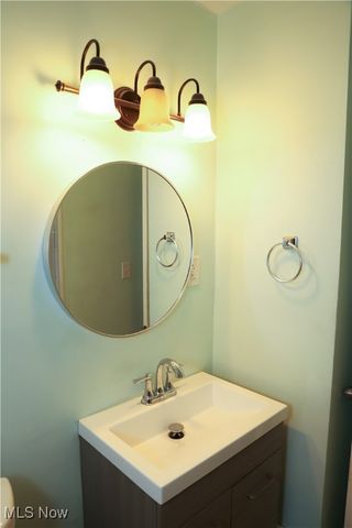 1008 Woodview Road, Cleveland Heights, OH 44121