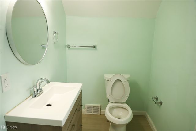 1008 Woodview Road, Cleveland Heights, OH 44121