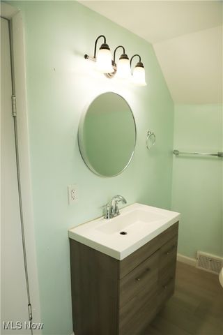 1008 Woodview Road, Cleveland Heights, OH 44121