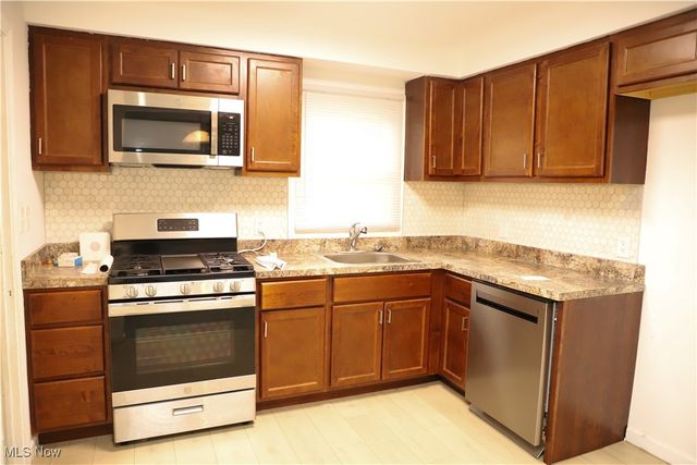 1008 Woodview Road, Cleveland Heights, OH 44121