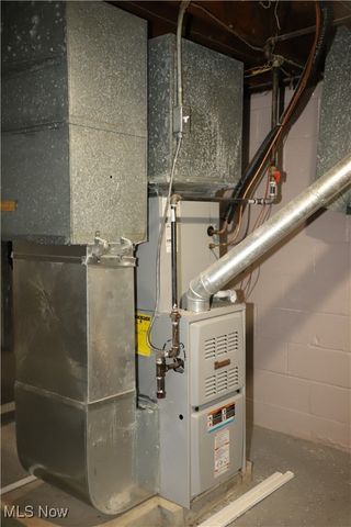 1008 Woodview Road, Cleveland Heights, OH 44121