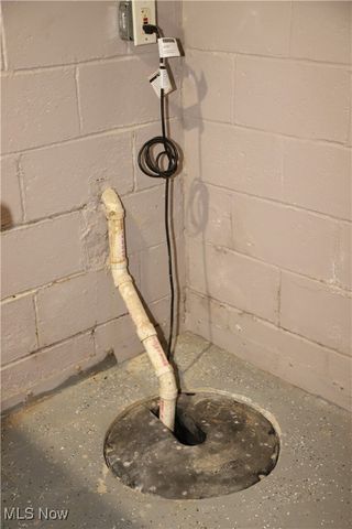 1008 Woodview Road, Cleveland Heights, OH 44121