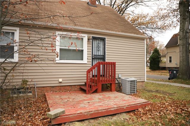 1008 Woodview Road, Cleveland Heights, OH 44121