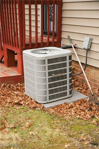 1008 Woodview Road, Cleveland Heights, OH 44121