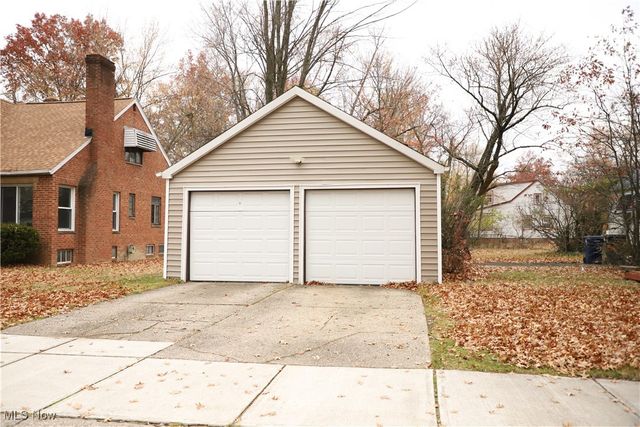 1008 Woodview Road, Cleveland Heights, OH 44121