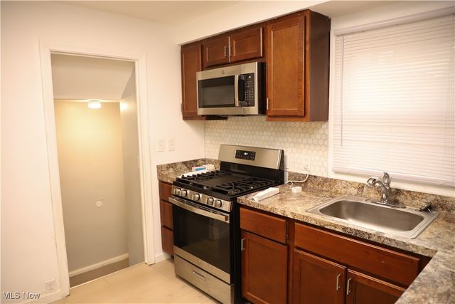 1008 Woodview Road, Cleveland Heights, OH 44121