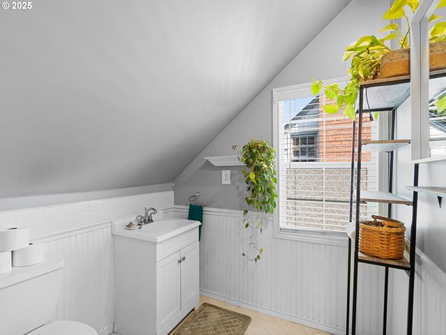 1931 Ne 92ND Ave, Portland, OR 97220