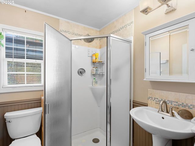 1931 Ne 92ND Ave, Portland, OR 97220