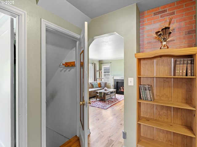 1931 Ne 92ND Ave, Portland, OR 97220