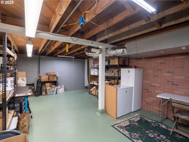 1931 Ne 92ND Ave, Portland, OR 97220