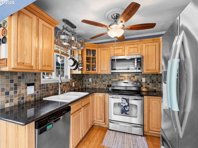 1931 Ne 92ND Ave, Portland, OR 97220