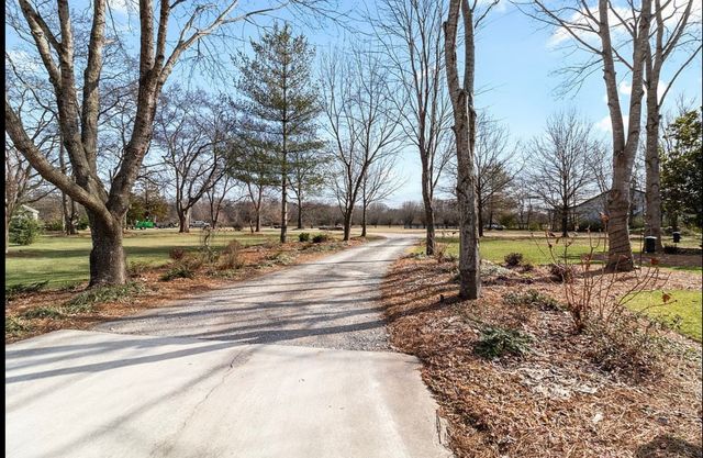 2696 Barfield Rd, Murfreesboro, TN 37128