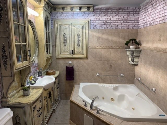 129 E Victoria Drive, Northlake, IL 60164