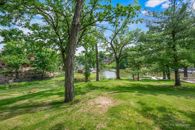 368 Holiday Drive, Lake Holiday, IL 60552