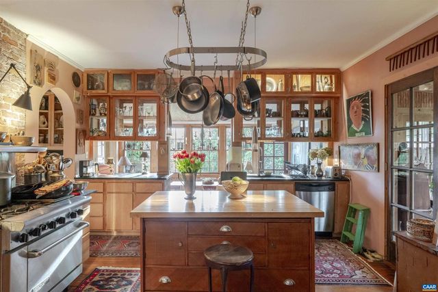 10064 HATTON FERRY LN, Scottsville, VA 24590