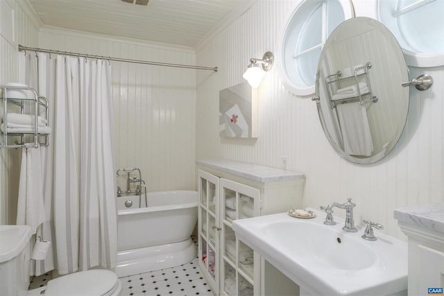 10064 HATTON FERRY LN, Scottsville, VA 24590