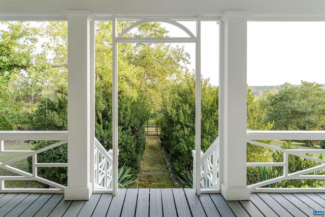 10064 HATTON FERRY LN, Scottsville, VA 24590