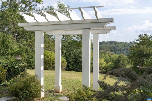 10064 HATTON FERRY LN, Scottsville, VA 24590