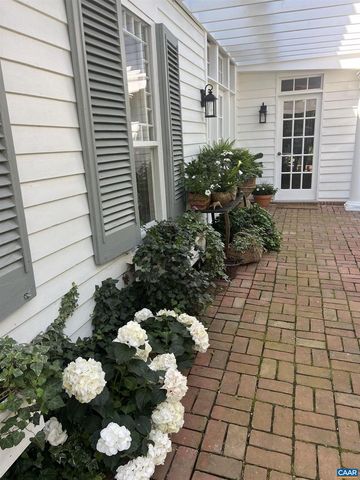 10064 HATTON FERRY LN, Scottsville, VA 24590