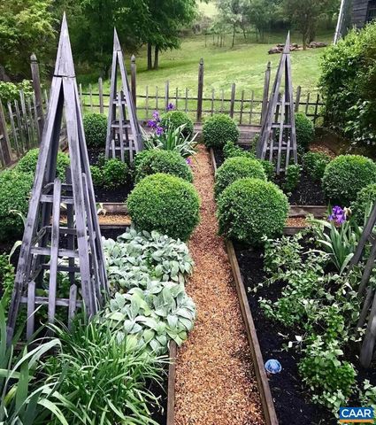 10064 HATTON FERRY LN, Scottsville, VA 24590