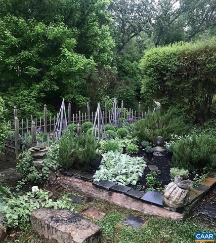 10064 HATTON FERRY LN, Scottsville, VA 24590