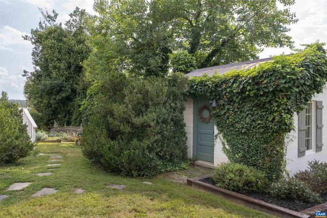 10064 HATTON FERRY LN, Scottsville, VA 24590