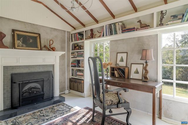 10064 HATTON FERRY LN, Scottsville, VA 24590