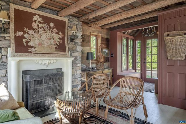 10064 HATTON FERRY LN, Scottsville, VA 24590