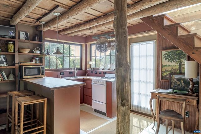 10064 HATTON FERRY LN, Scottsville, VA 24590