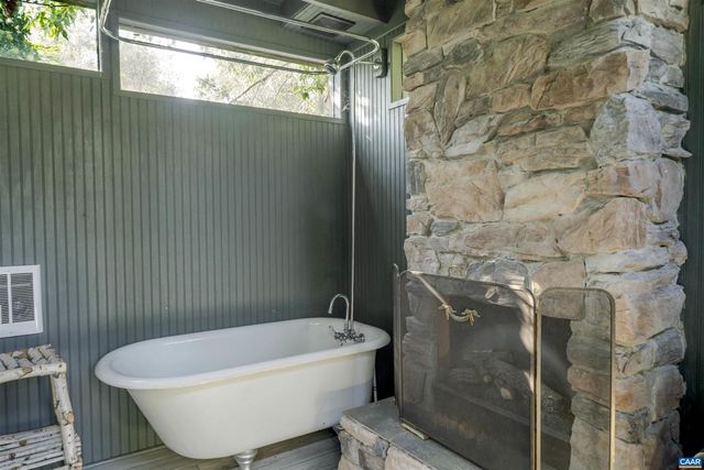 10064 HATTON FERRY LN, Scottsville, VA 24590