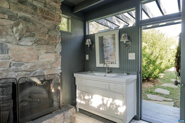 10064 HATTON FERRY LN, Scottsville, VA 24590