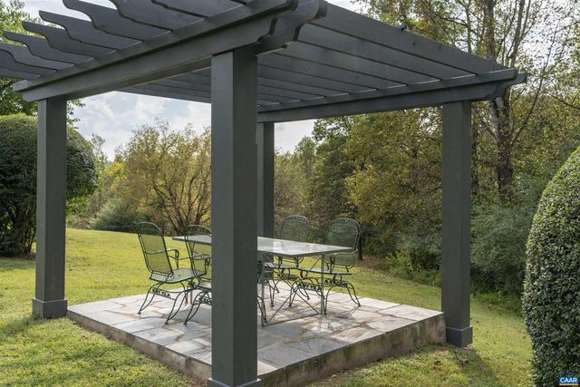 10064 HATTON FERRY LN, Scottsville, VA 24590