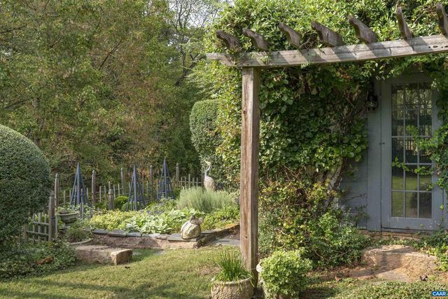 10064 HATTON FERRY LN, Scottsville, VA 24590