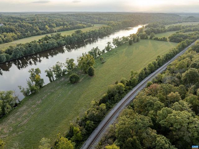 10064 HATTON FERRY LN, Scottsville, VA 24590