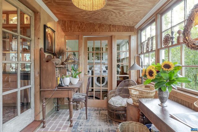 10064 HATTON FERRY LN, Scottsville, VA 24590