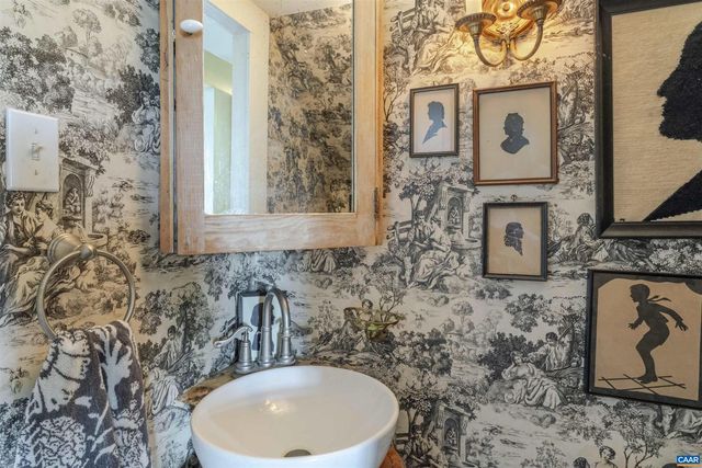 10064 HATTON FERRY LN, Scottsville, VA 24590