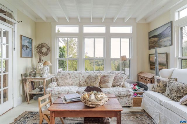 10064 HATTON FERRY LN, Scottsville, VA 24590