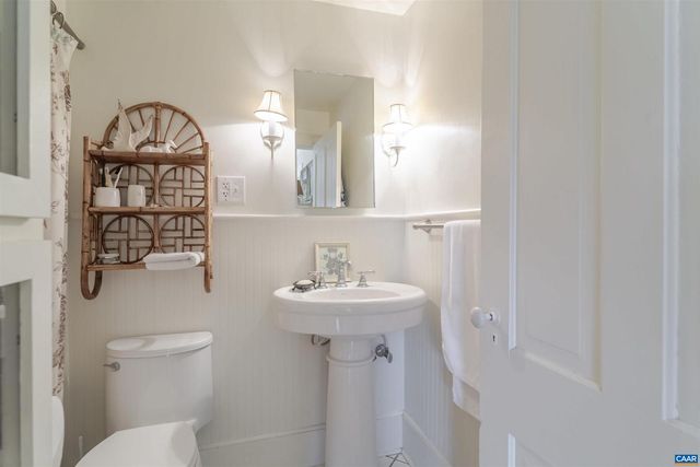 10064 HATTON FERRY LN, Scottsville, VA 24590