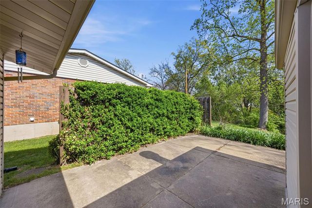 4905 Milsmar Drive, St Louis, MO 63128