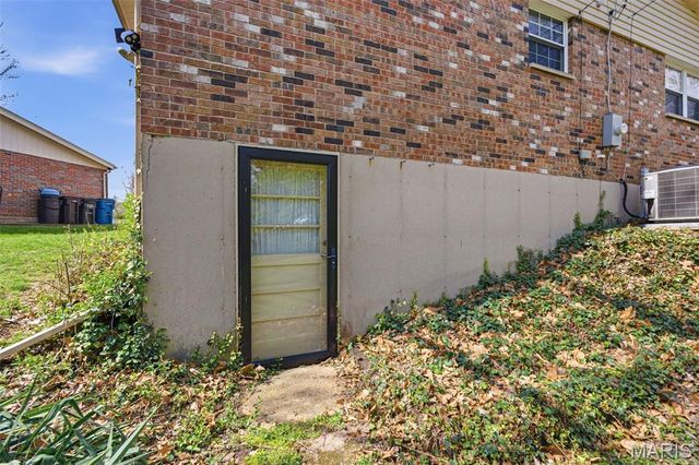 4905 Milsmar Drive, St Louis, MO 63128